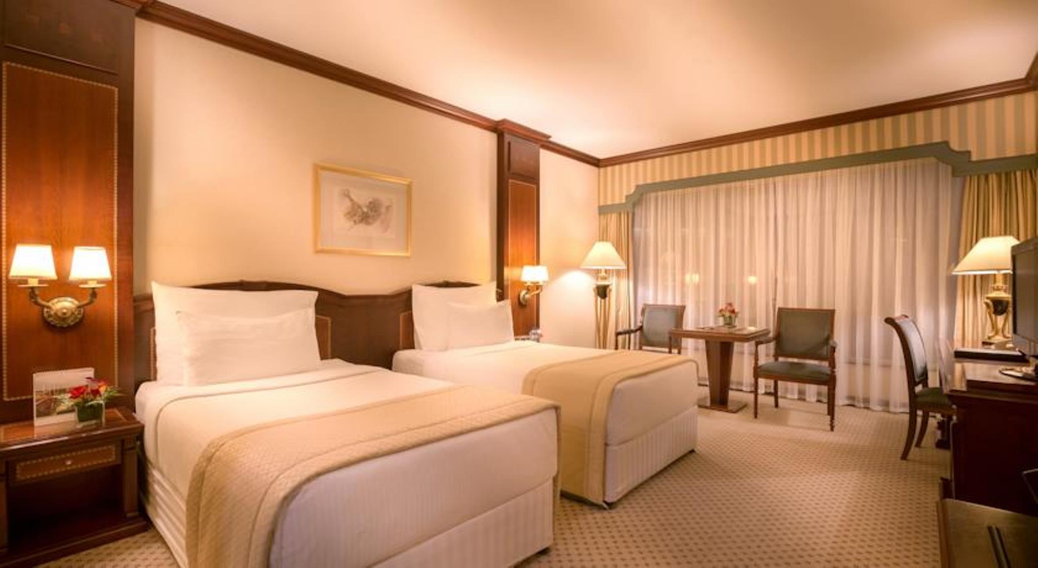 Corniche Hotel Abu Dabi Habitación foto