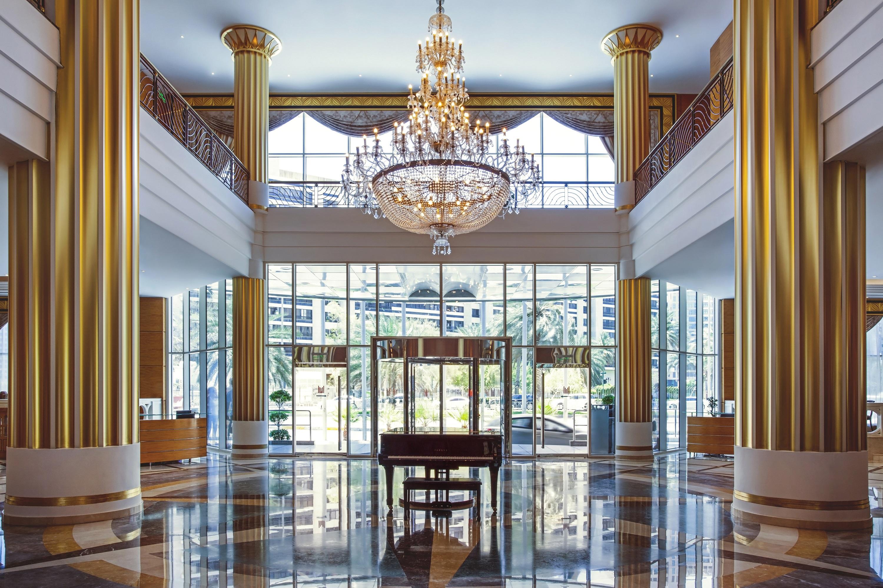 Corniche Hotel Abu Dabi Exterior foto Lobby