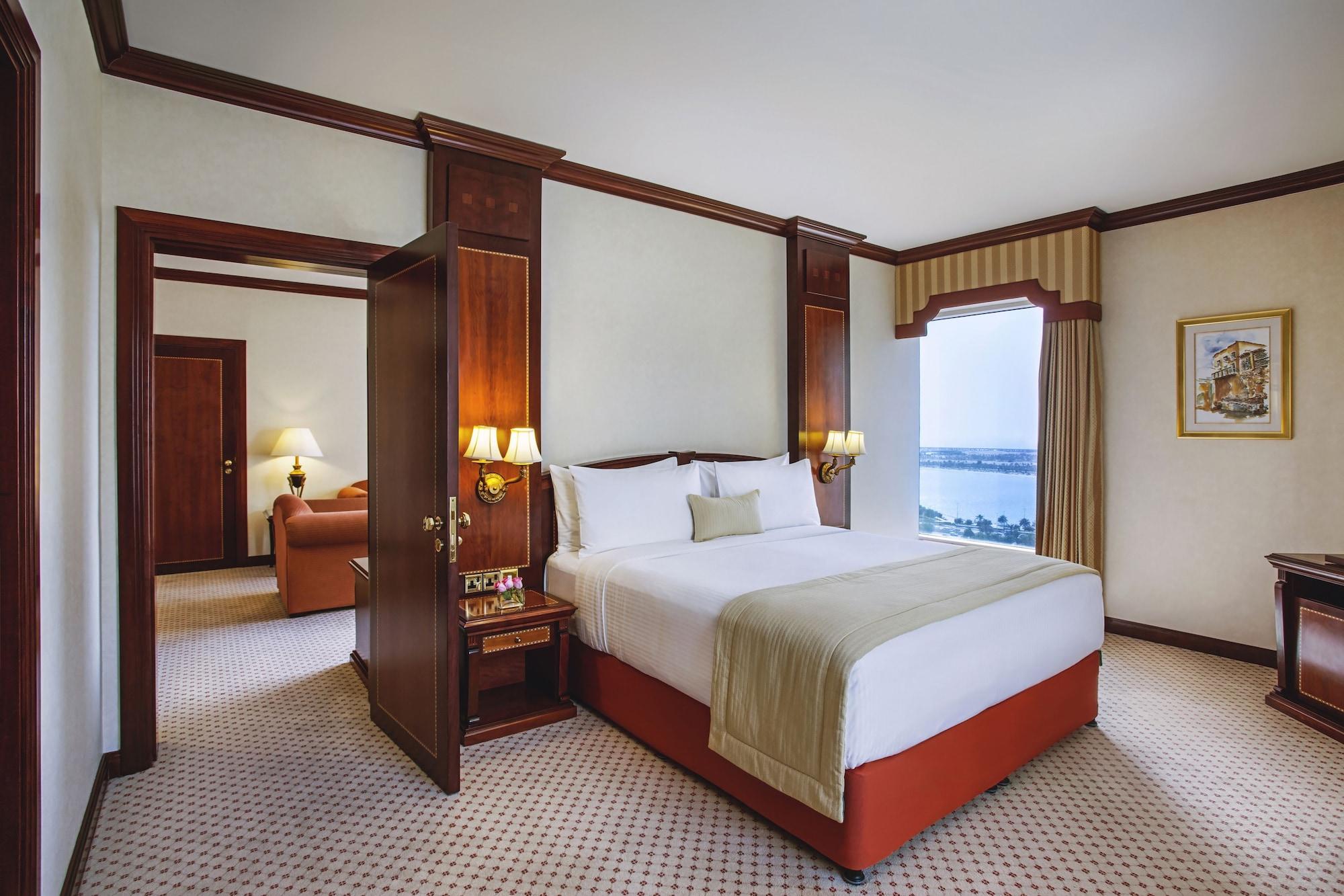 Corniche Hotel Abu Dabi Exterior foto Suite