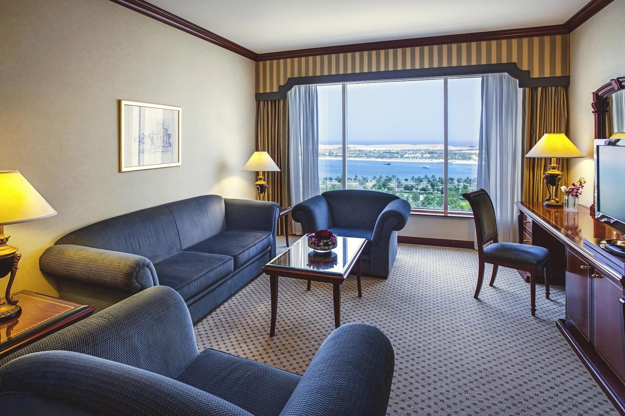 Corniche Hotel Abu Dabi Exterior foto A suite at the Hilton Alexandria