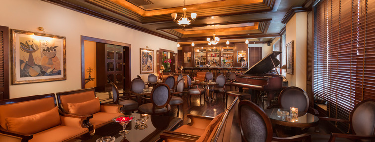 Corniche Hotel Abu Dabi Exterior foto The piano bar at the Taj Bengal