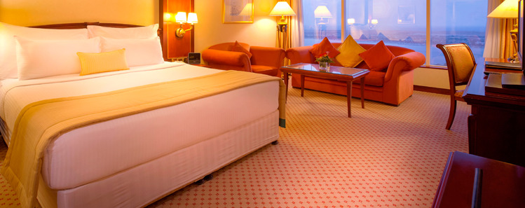 Corniche Hotel Abu Dabi Exterior foto A room at the hotel