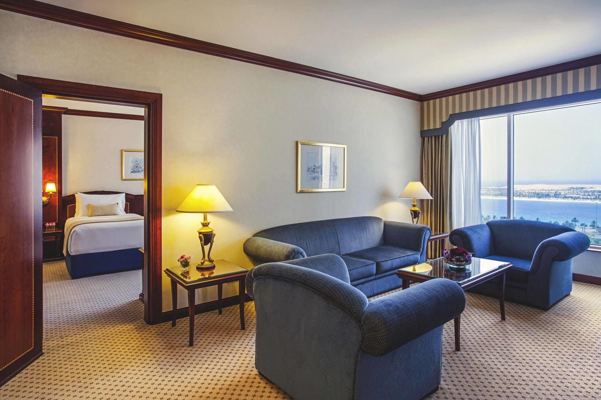 Corniche Hotel Abu Dabi Exterior foto Suite